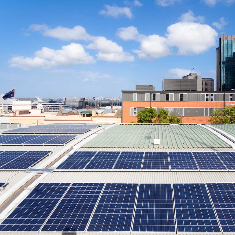 Transformando empresas en Madrid: El impacto positivo de las instalaciones fotovoltaicas en Madrid con Azúrea