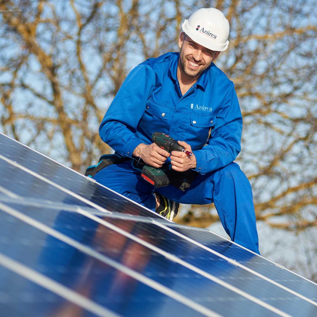 Placas solares en Madrid: ahorro, autoconsumo y energía limpia con Azúrea